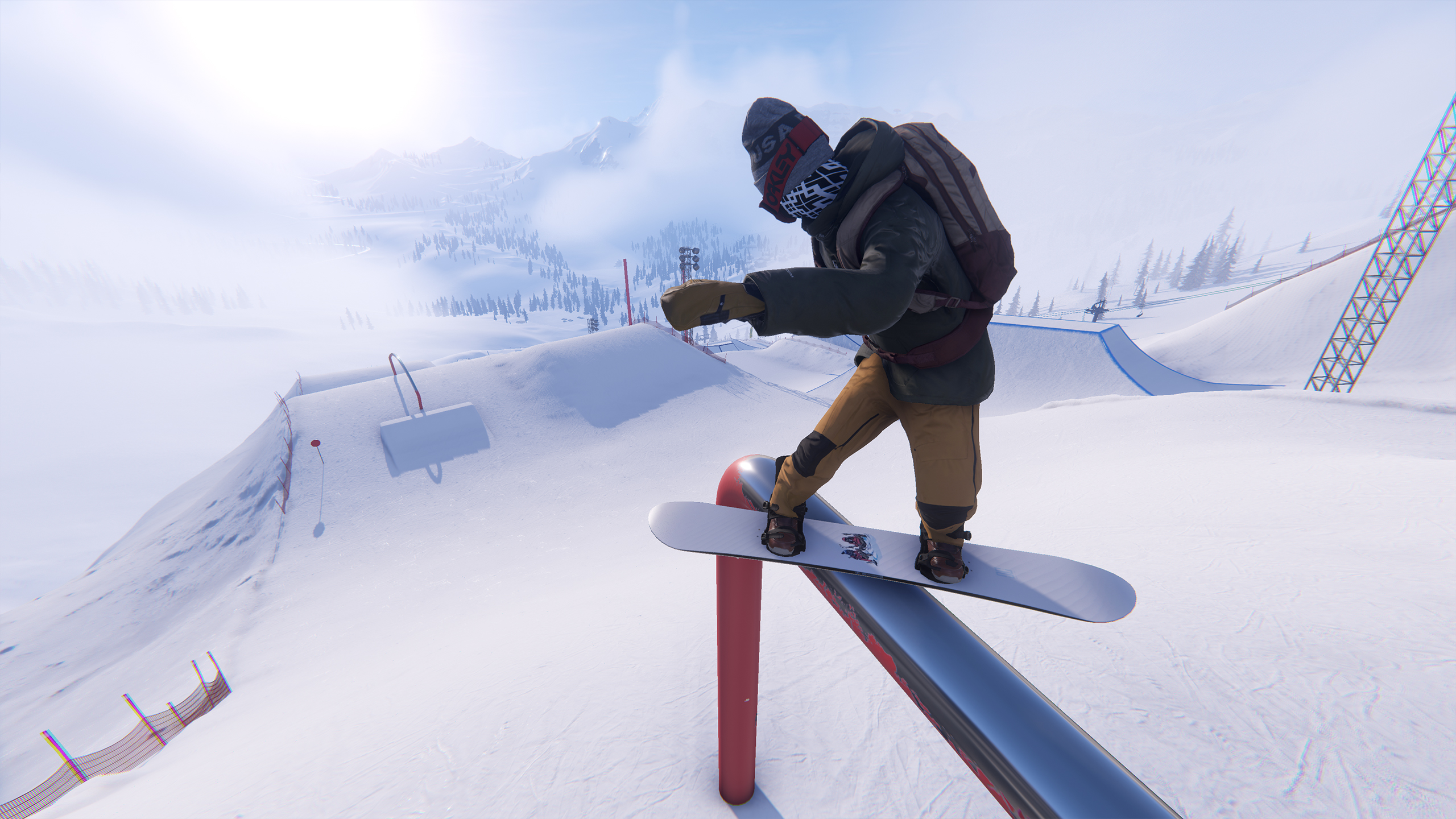 De slopestyle-omgeving van Shredders. Een snowboarder dicht bij de camera zet een backside boardslide in.